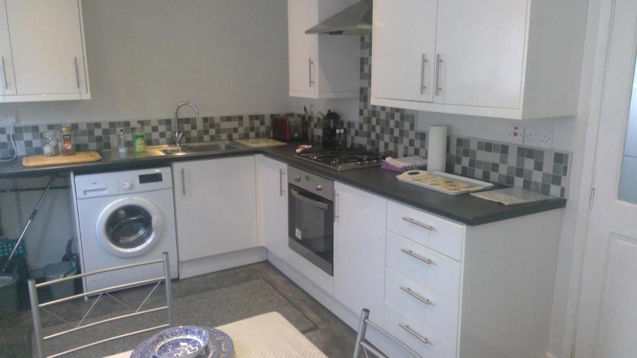 شقة Delightful House With Big Ambitions لييغ المظهر الخارجي الصورة
